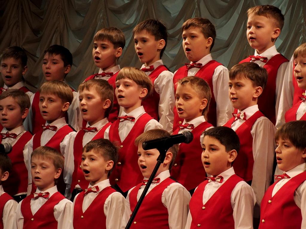 Школе песня поют дети. Детский хор. Хор детей. Хор поет. Хоровое пение.