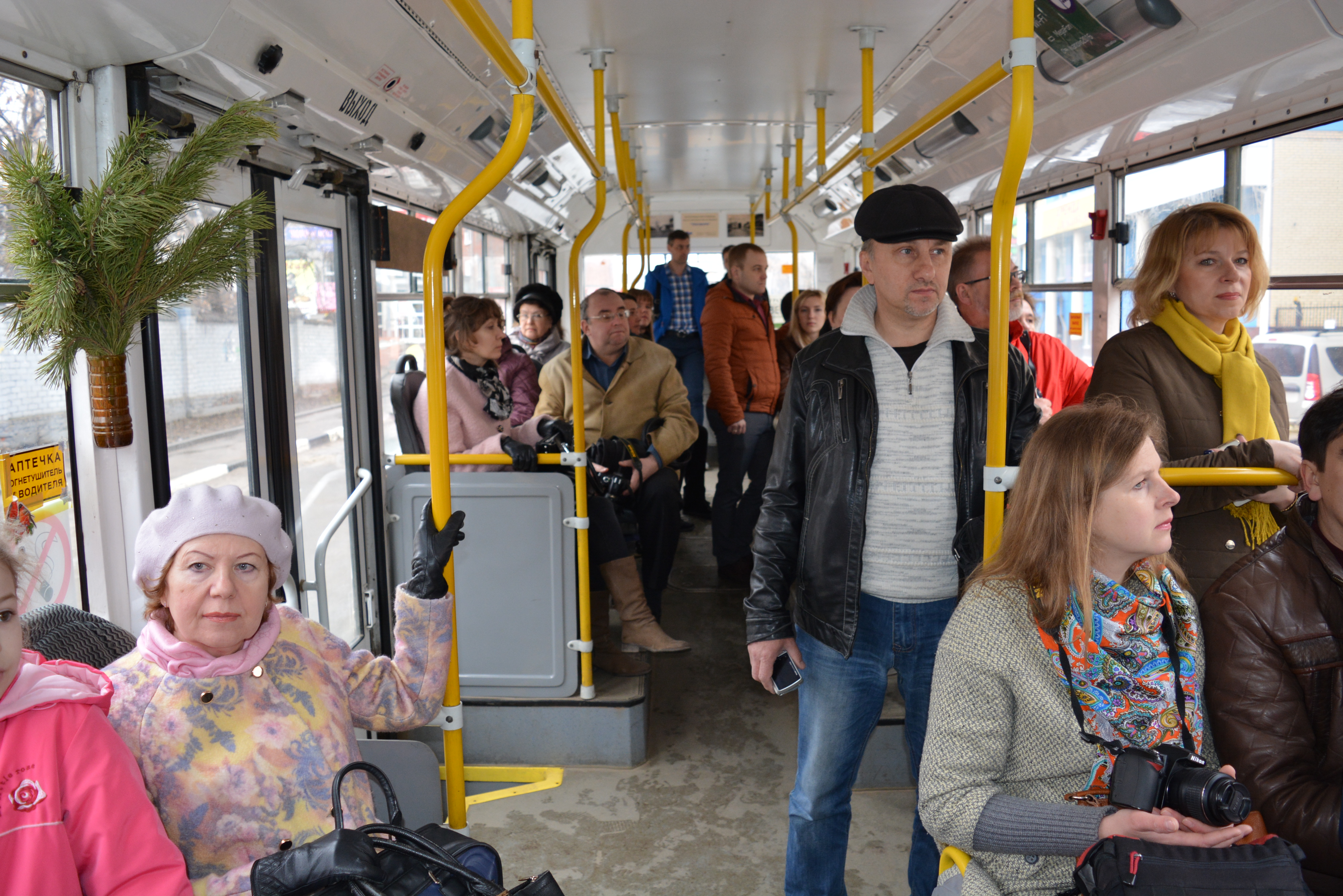 В минуты когда троллейбус с пассажирами. Отправляемся на экскурсию. Поездка на троллейбусе.